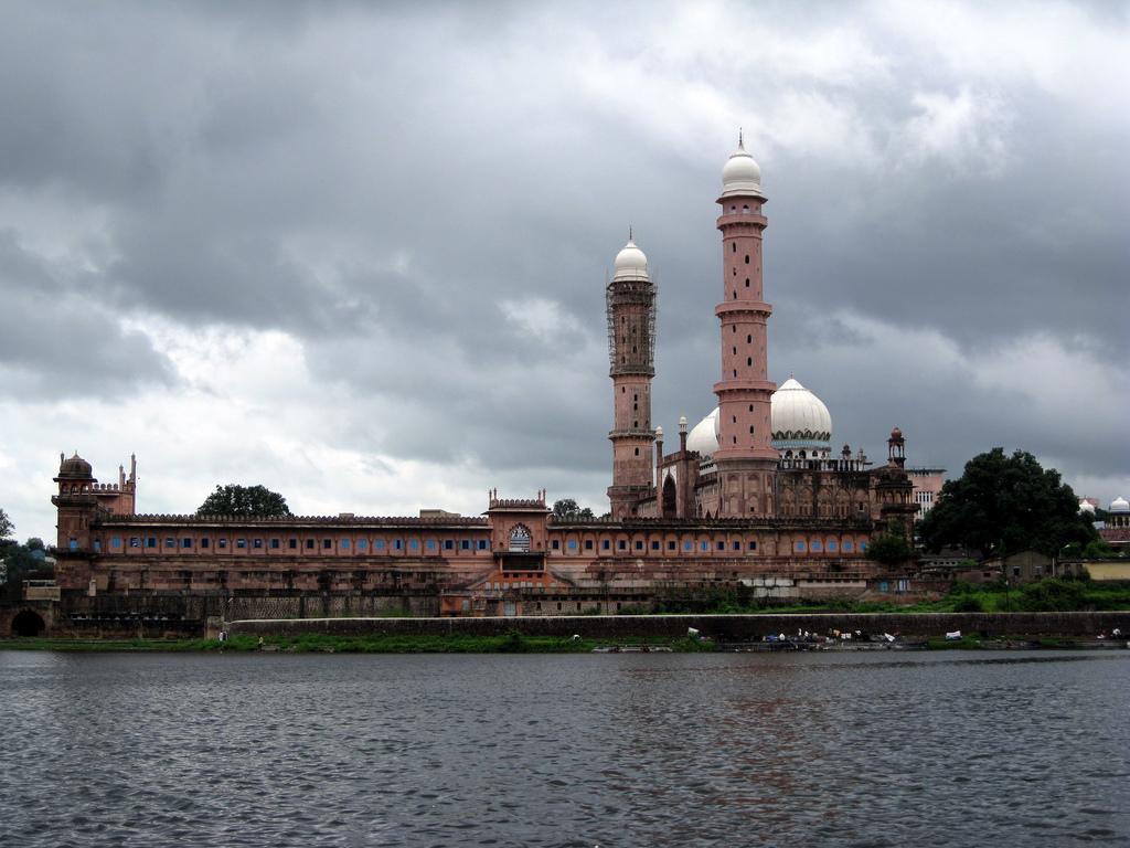 Taj ul Masajid